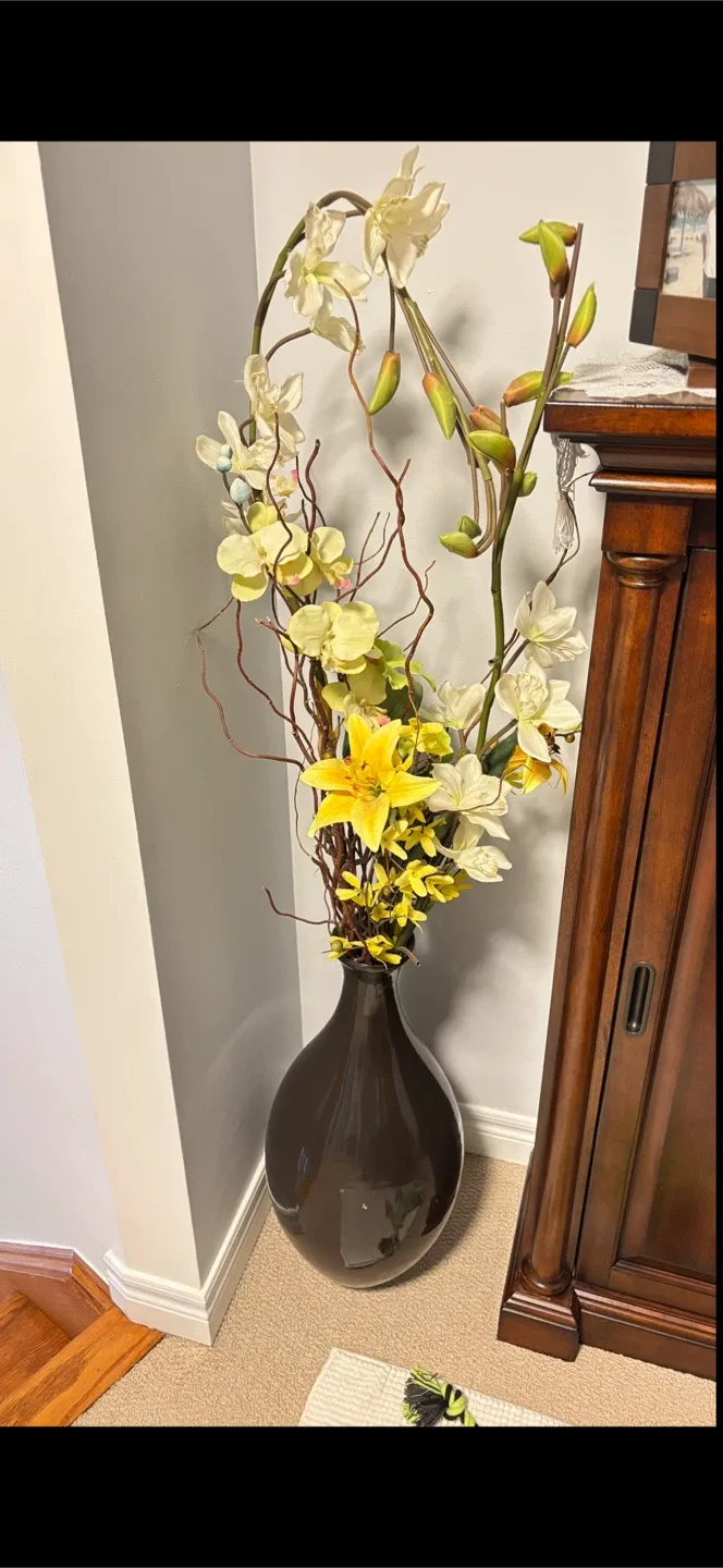 Floral Arrangement in Brown Vase thumbnail