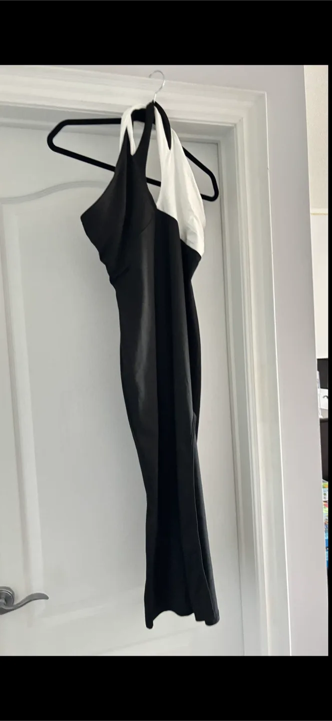 Black & White Halter Dress image indicator(2)