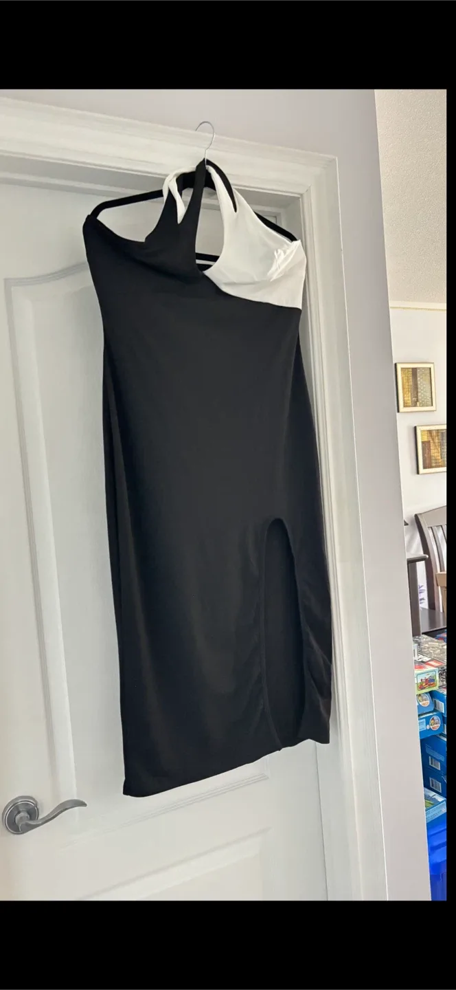 Black & White Halter Dress image indicator(3)