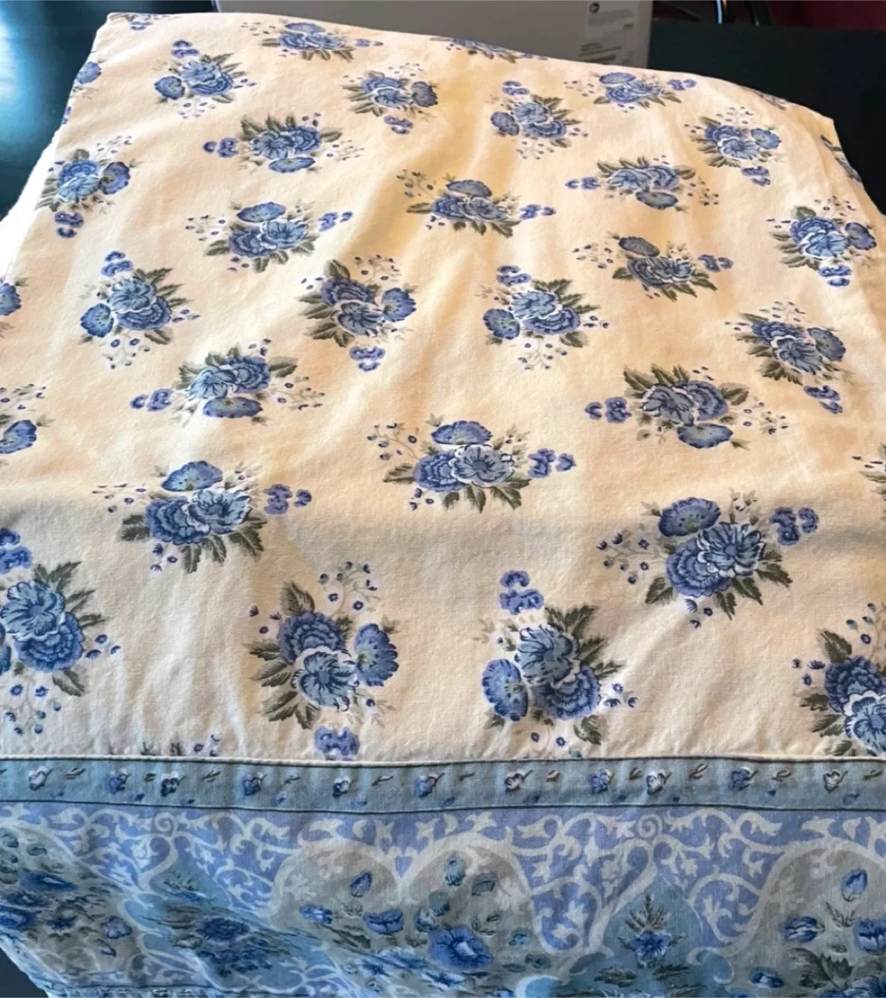 April Cornell Table Cloth Bundle image indicator(4)