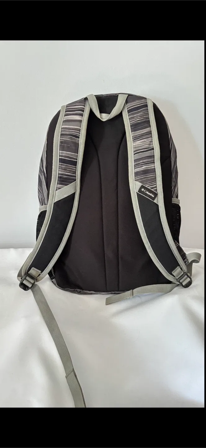 Columbia Beacon Backpack - Great Condition! image indicator(5)