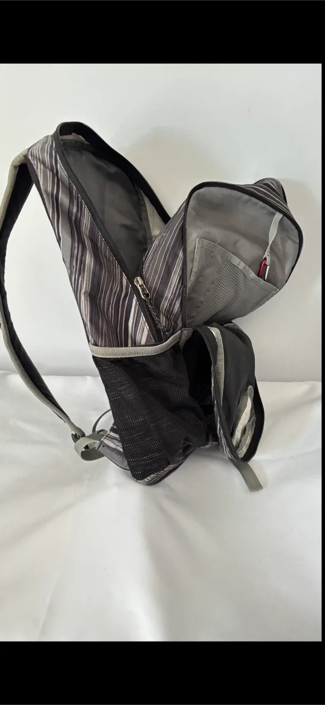 Columbia Beacon Backpack - Great Condition! image indicator(2)