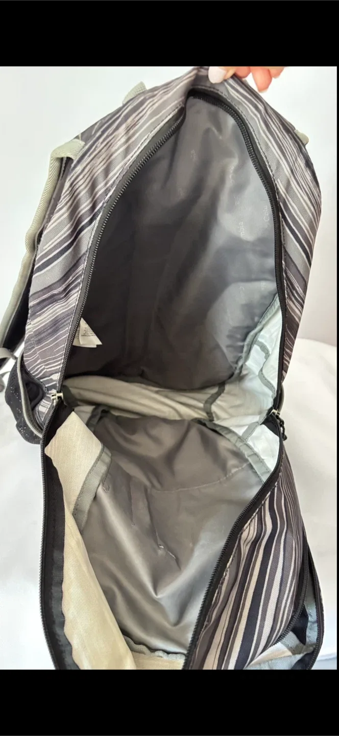 Columbia Beacon Backpack - Great Condition! image indicator(4)