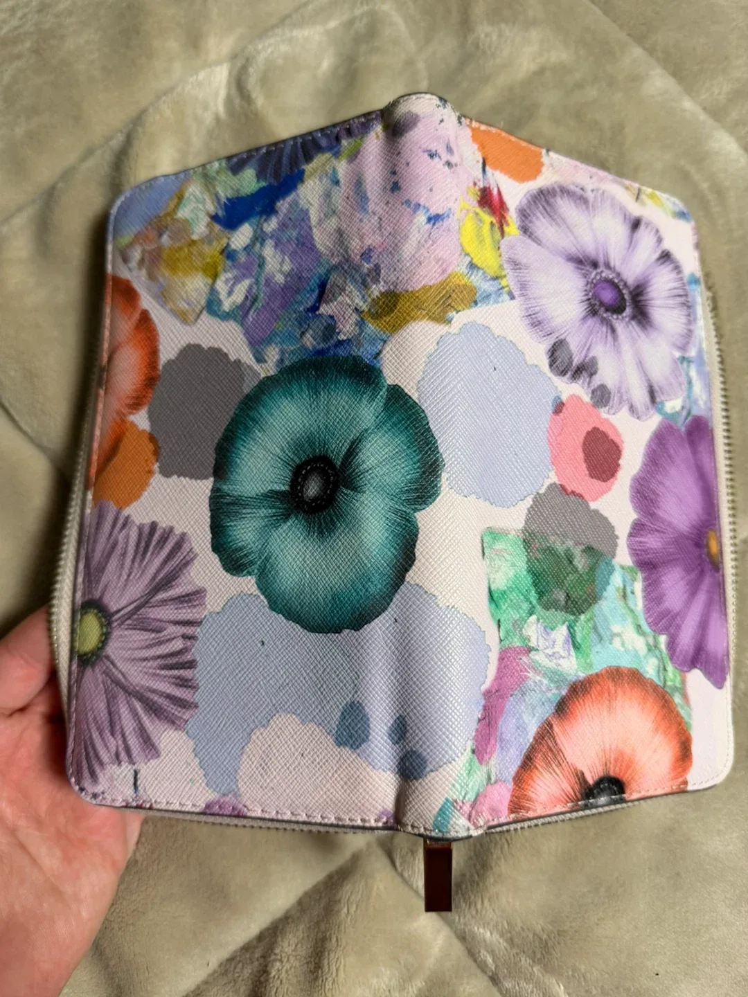 Love & Lore Floral Wallet image indicator(5)