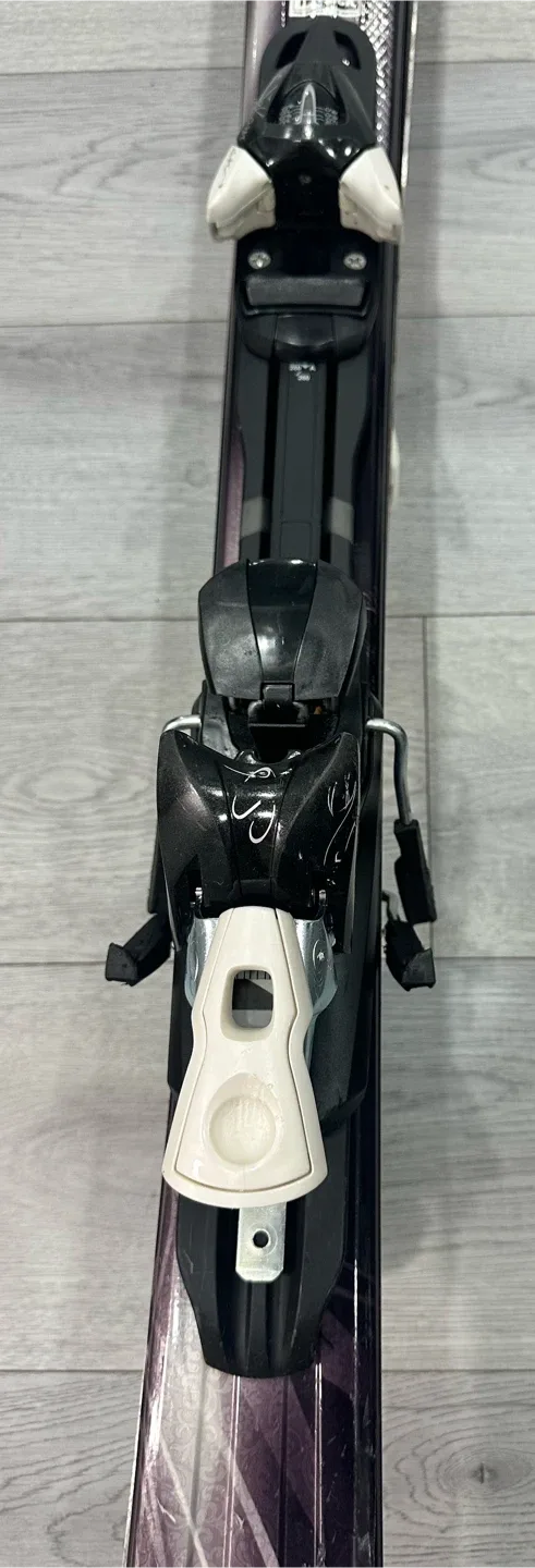 Salomon Amber 151 Skis with Automatic Poles