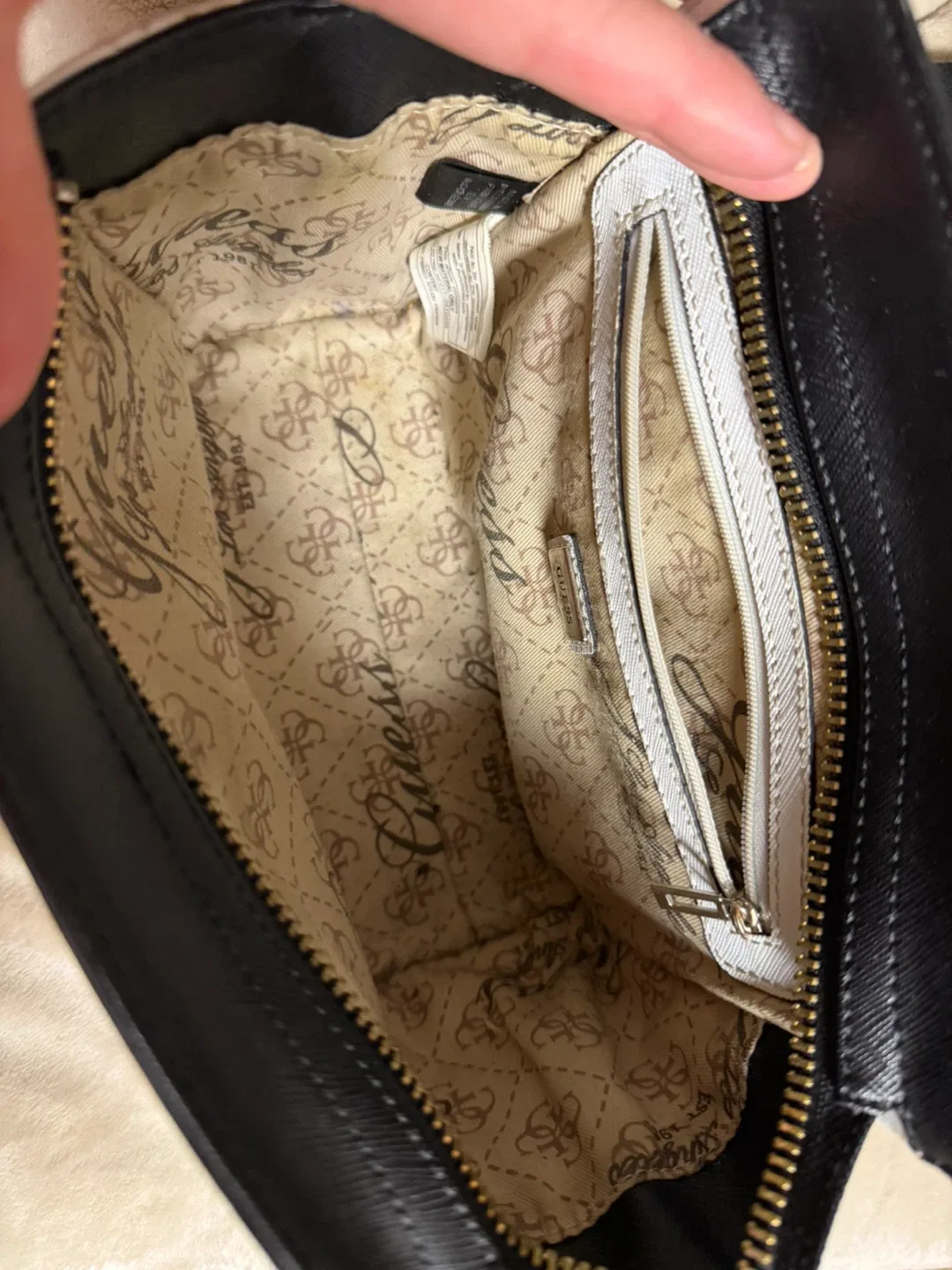 Guess Crossbody Bag image indicator(3)