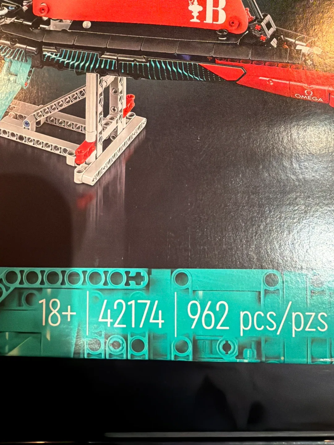 LEGO Technic Emirates Team New Zealand AC75 Yacht 42174 image indicator(4)