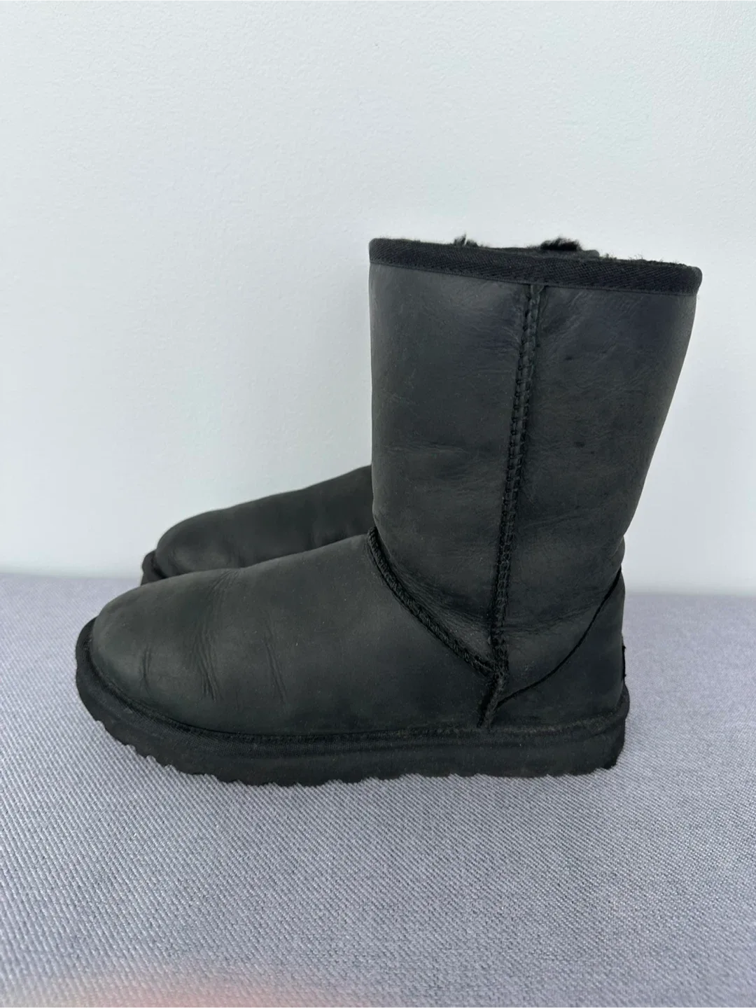 UGG Australia Black Classic Short Boots image indicator(2)