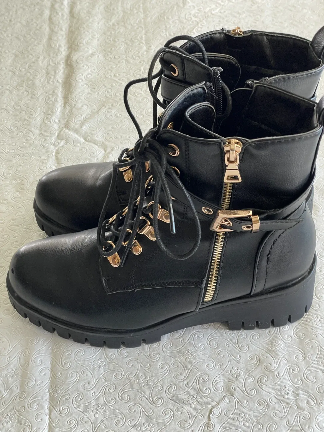 Black Ankle Boots by Centro Point - Size 8 image indicator(2)