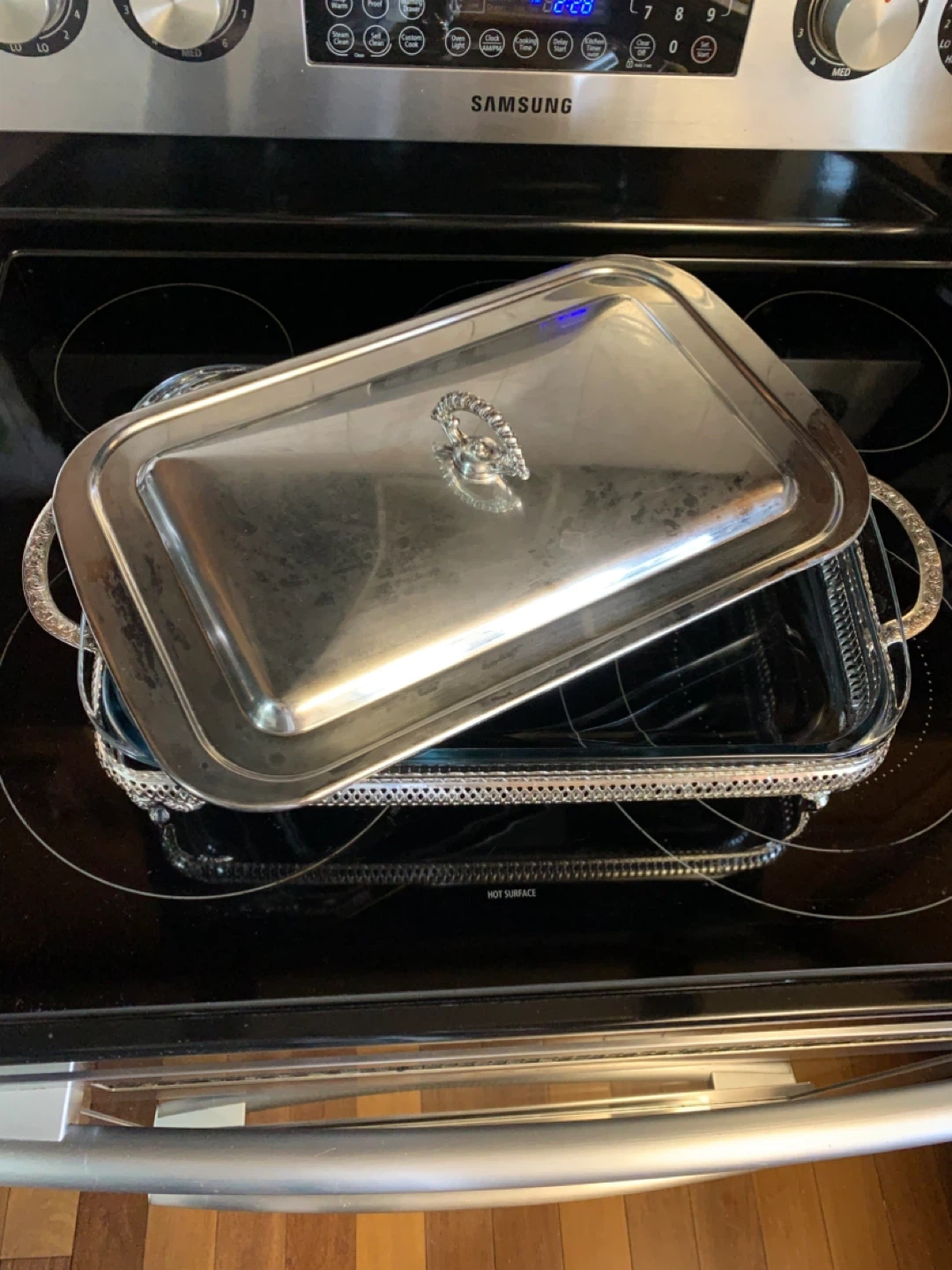 Queen Anne Silver Plated Casserole Dish with Glass Insert - photo 2