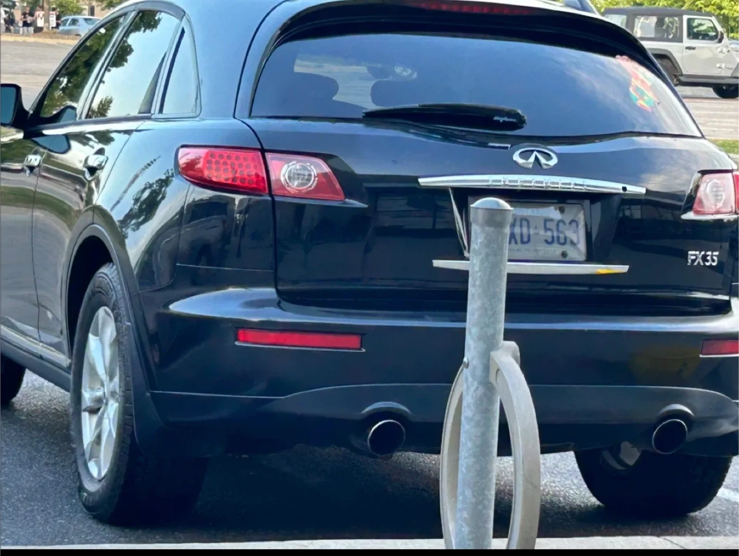 Infiniti FX35 Black SUV image indicator(4)