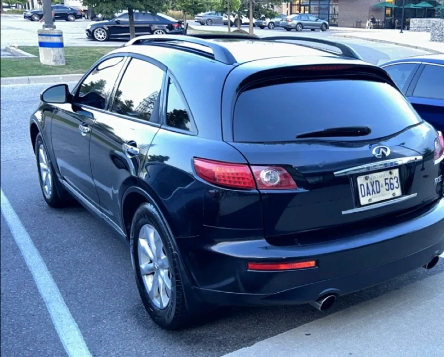 Infiniti FX35 Black SUV image indicator(6)