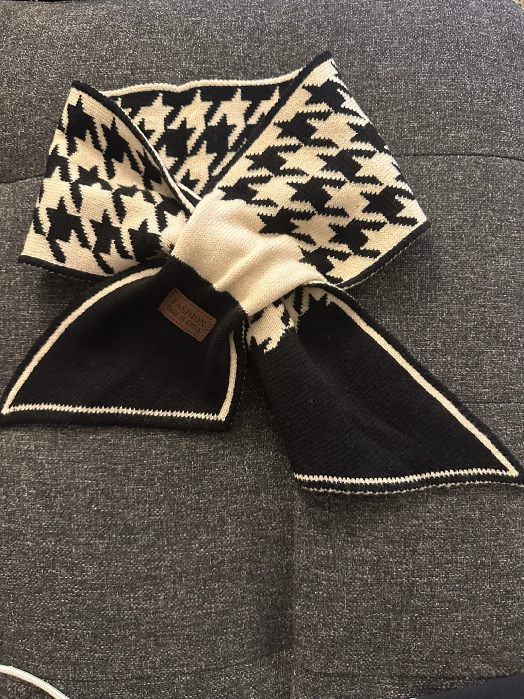 Houndstooth Pattern Scarf