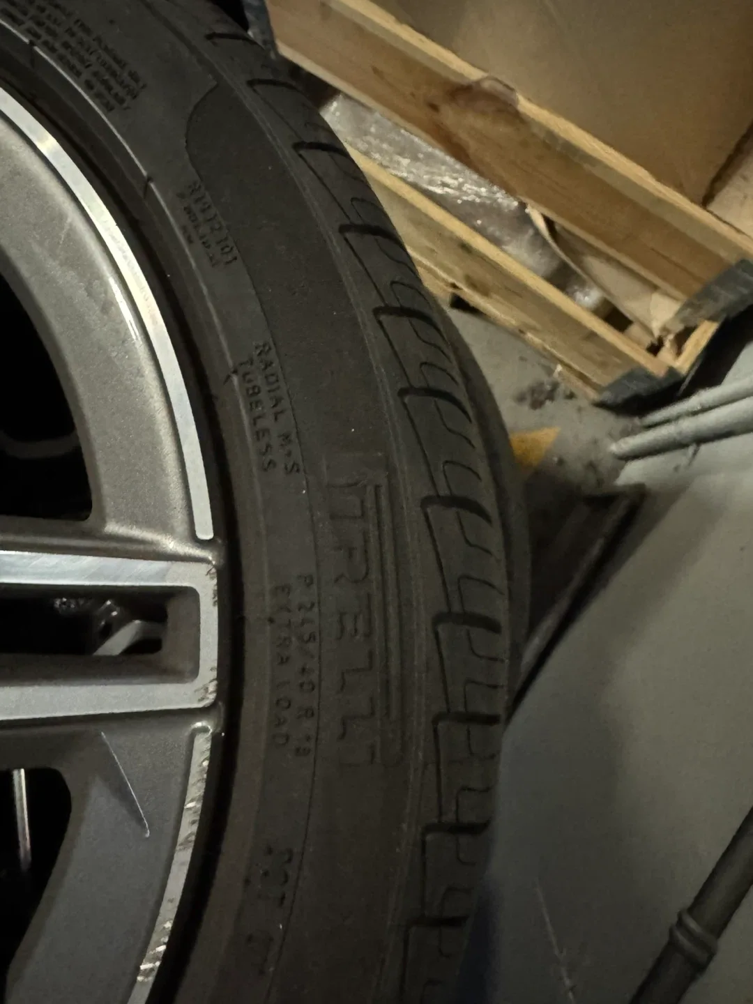 Pirelli All Season Tires 245/40 R18 image indicator(3)