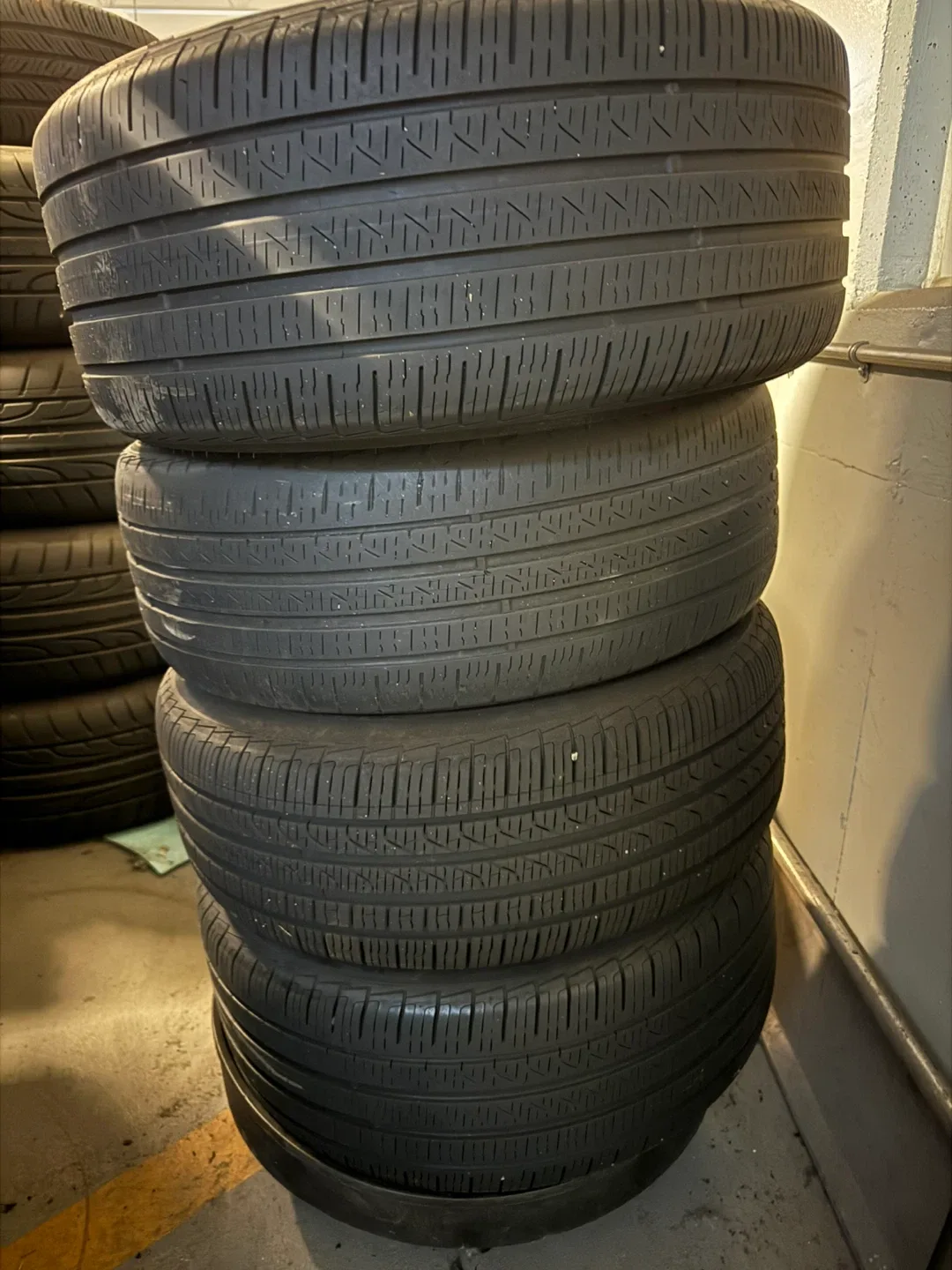 Pirelli All Season Tires 245/40 R18 image indicator(5)