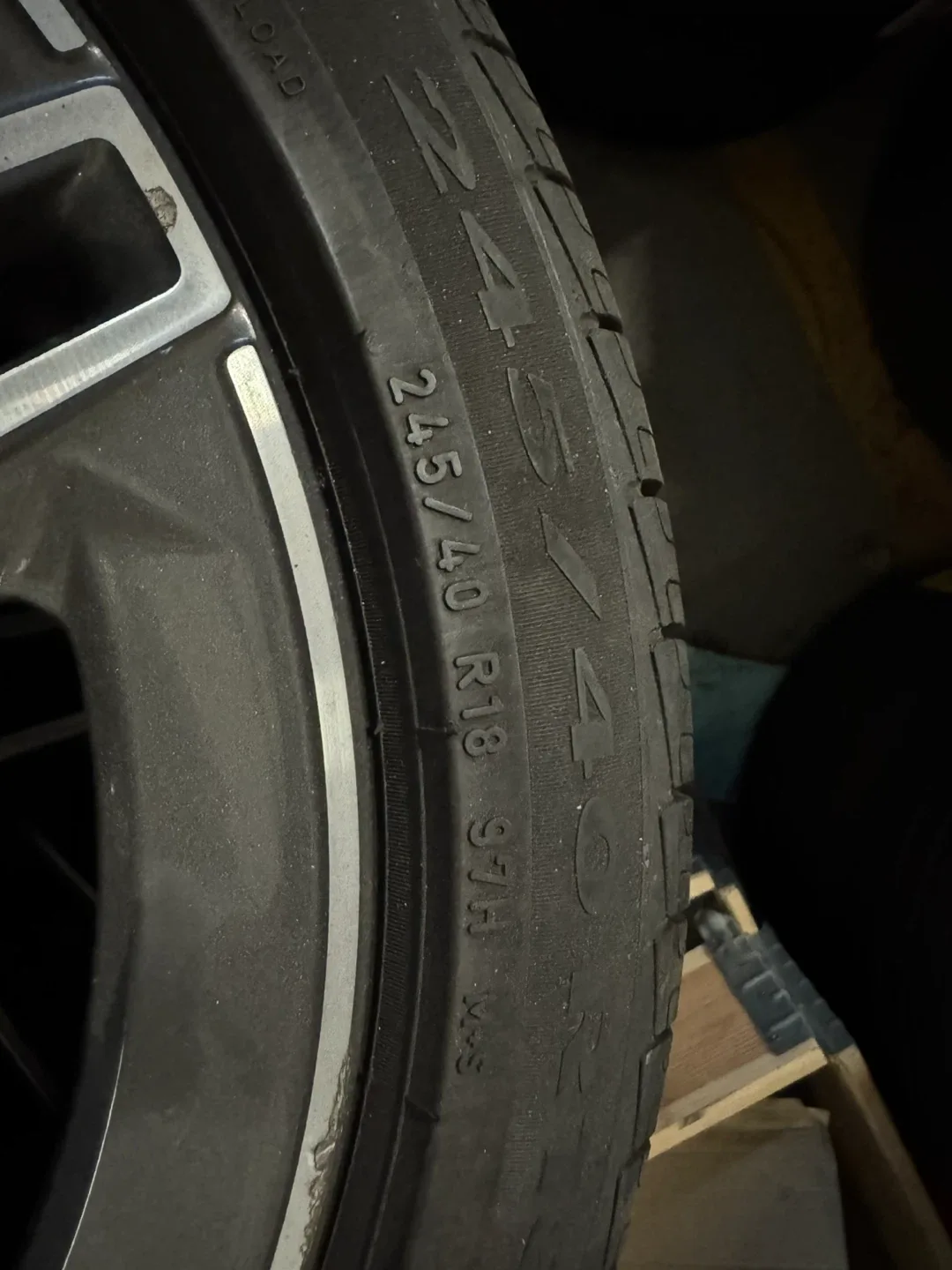 Pirelli All Season Tires 245/40 R18 image indicator(7)