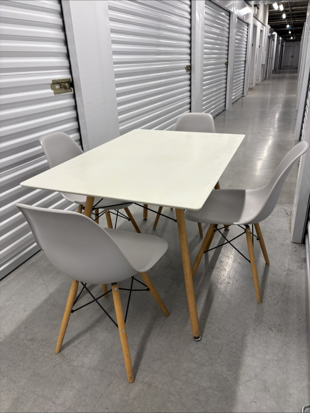 Can deliver—White Eiffel Table and 4 light grey chairs. - photo 2