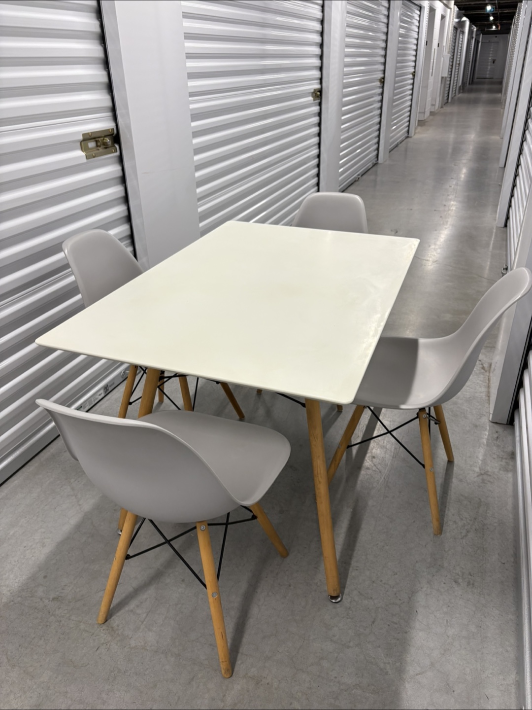 Can deliver—White Eiffel Table and 4 light grey chairs. - photo 3