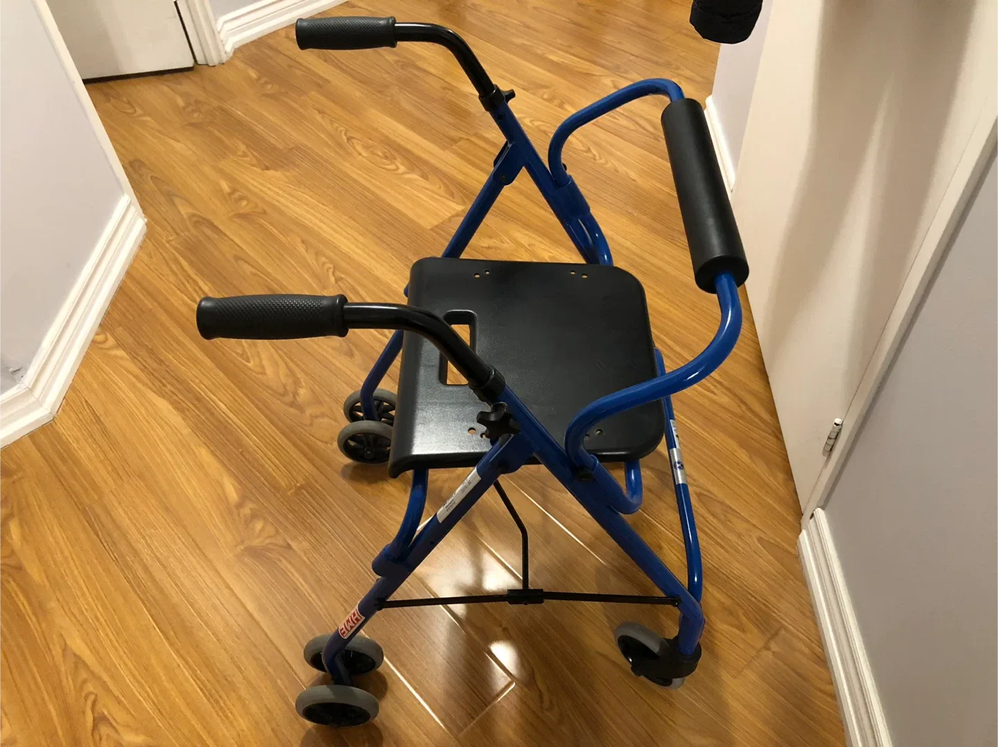 Dana Douglas 4200LX Blue Walker / rollator image indicator(5)