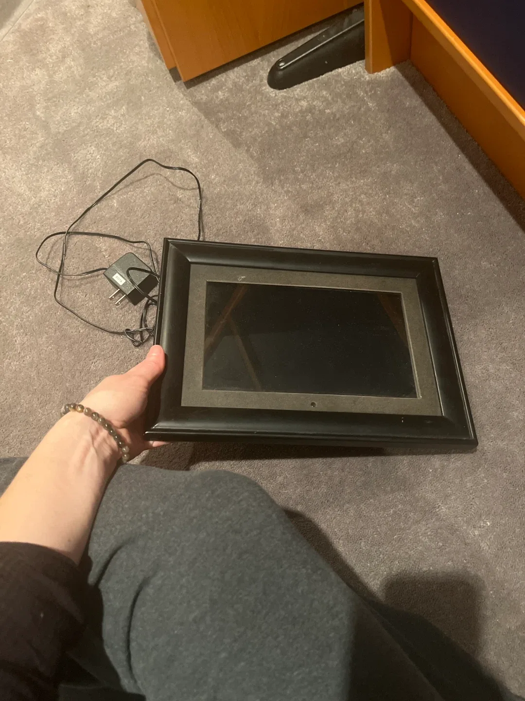 Insignia 10" digital picture frame image indicator(2)