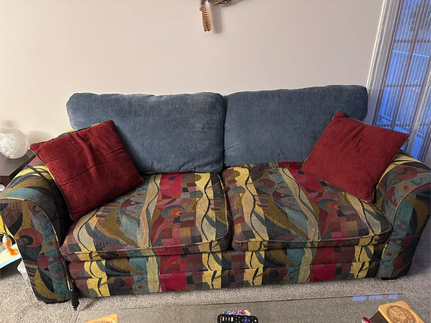 Patterned 2-seater Sofa with Pillows image indicator(3)