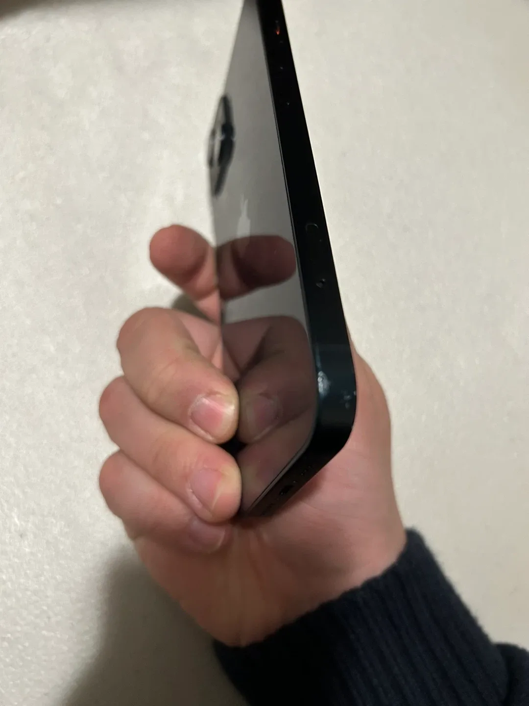 Apple iPhone 13 - Blue image indicator(3)