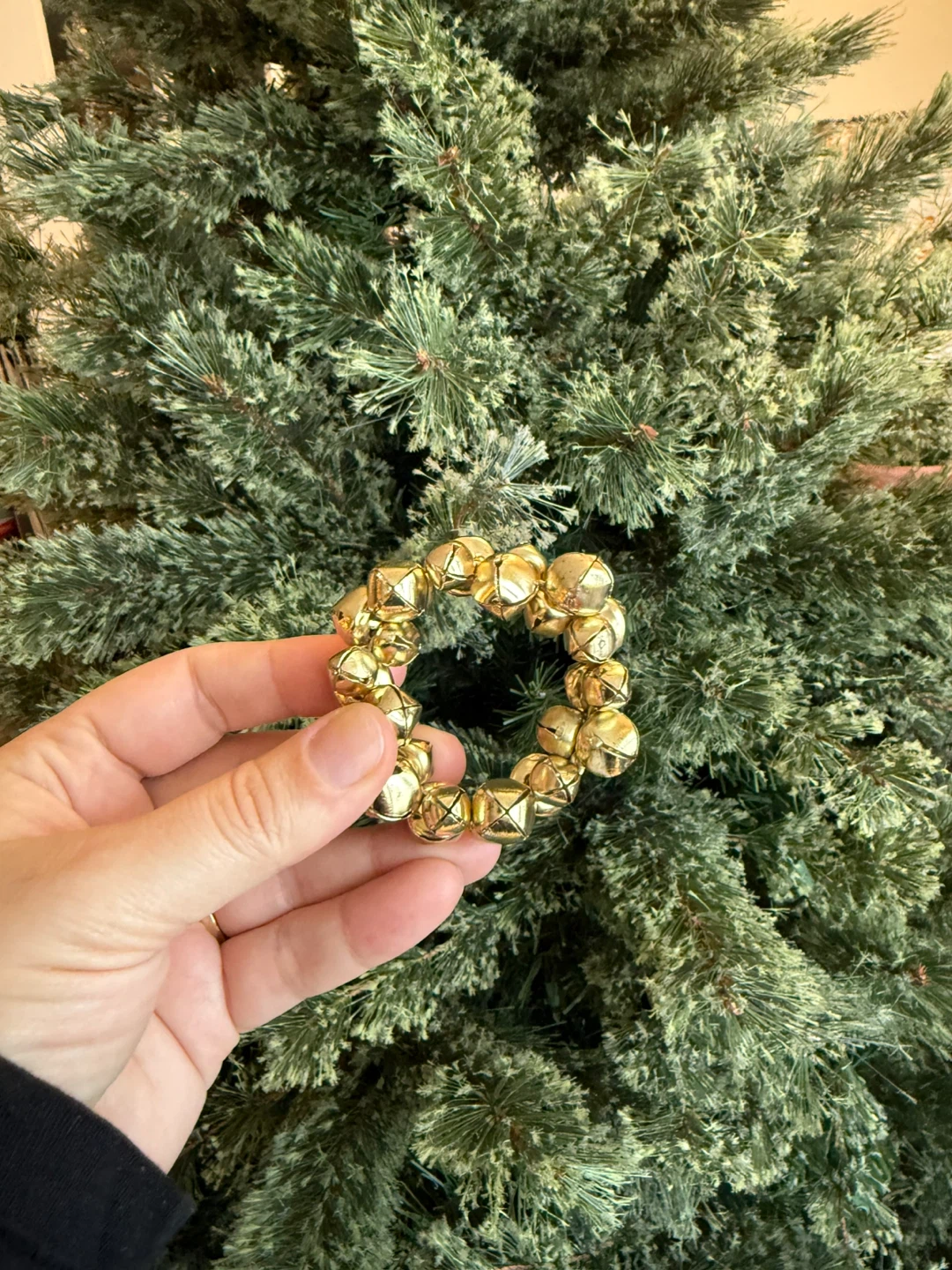 Tiny gold bells napkin ring - photo 2