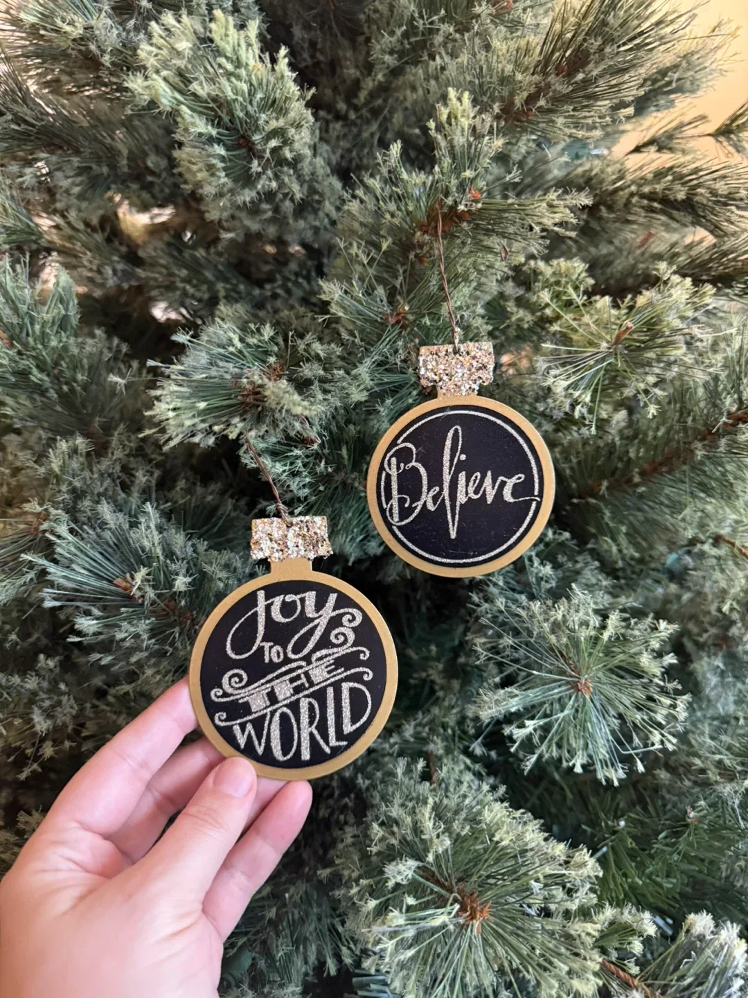 Sparkly Set of 2 Metal Ornaments image indicator(3)