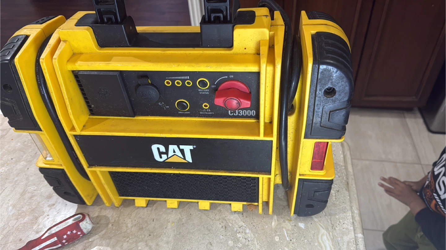 CAT CJ3000 Jump Starter