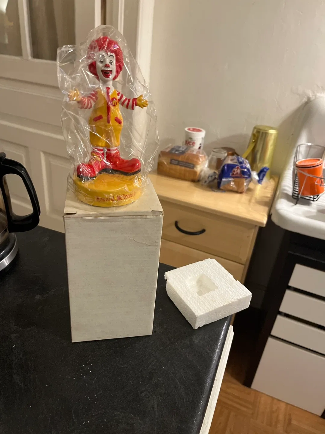 Ronald McDonald Figurine 2002 image indicator(4)