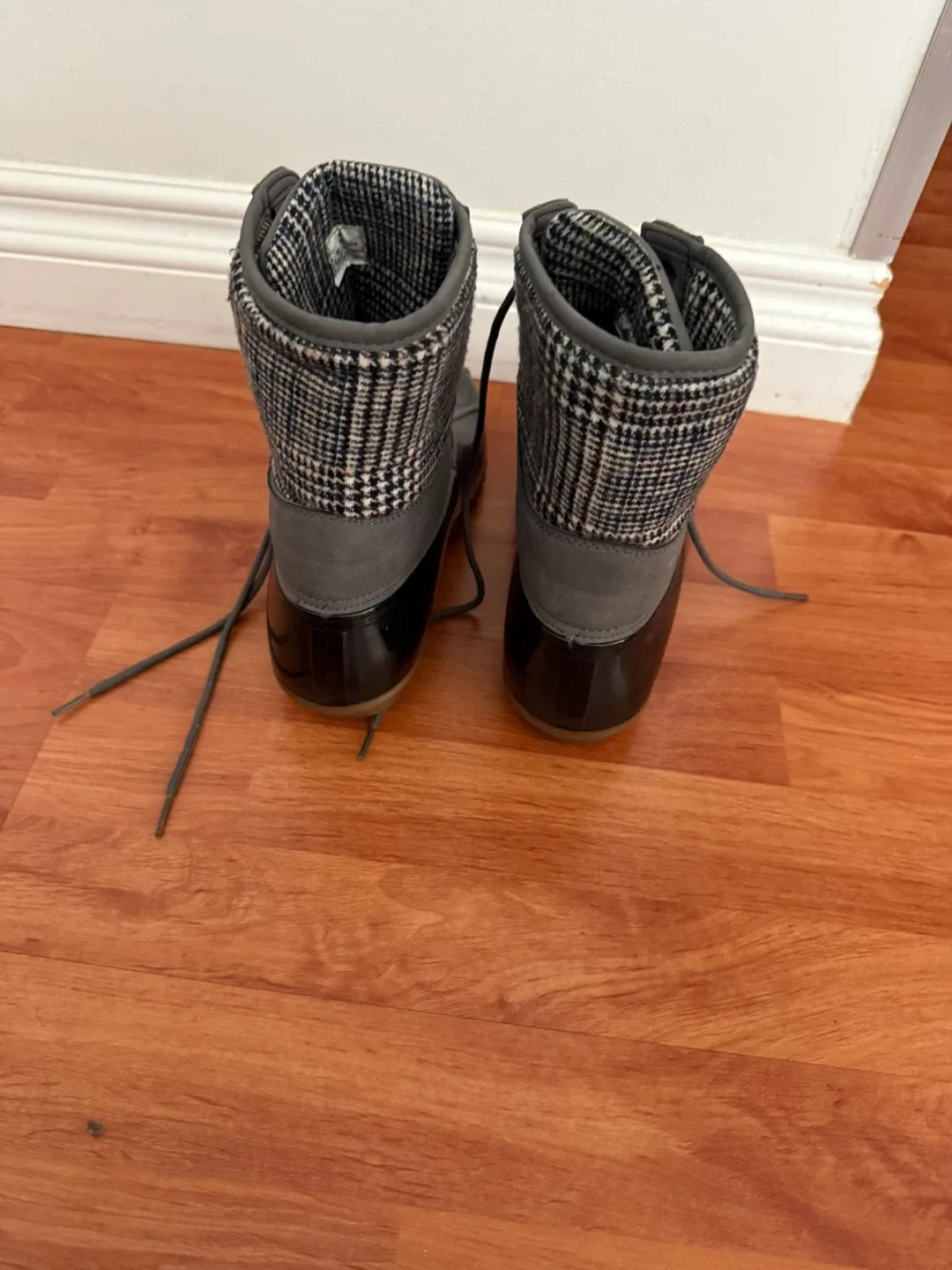 Women's Grey and Black Boots image indicator(4)