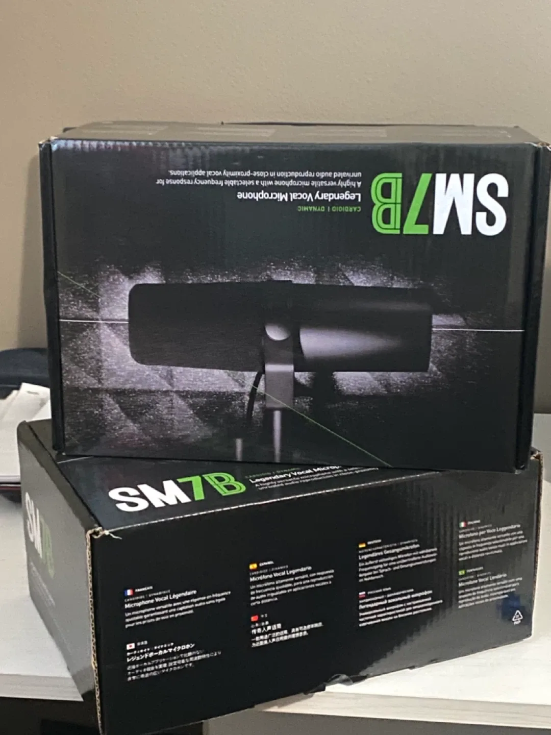 Shure SM7B Cardioid Dynamic Microphone - Like New! image indicator(4)