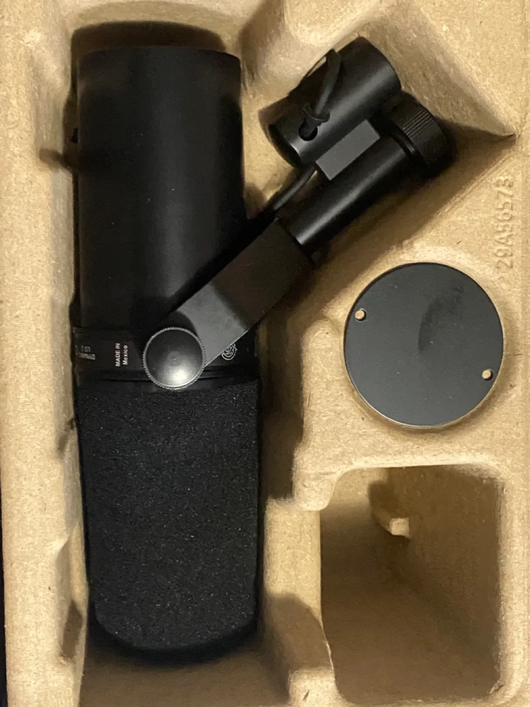 Shure SM7B Cardioid Dynamic Microphone - Like New! image indicator(3)