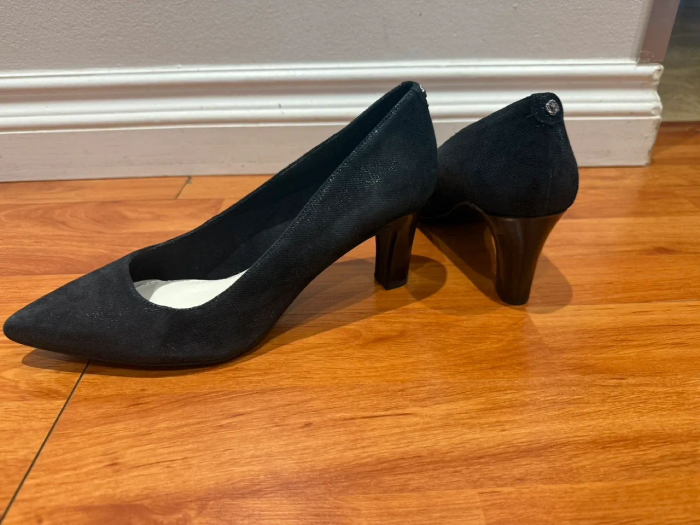 Women’s Black Heels image indicator(4)