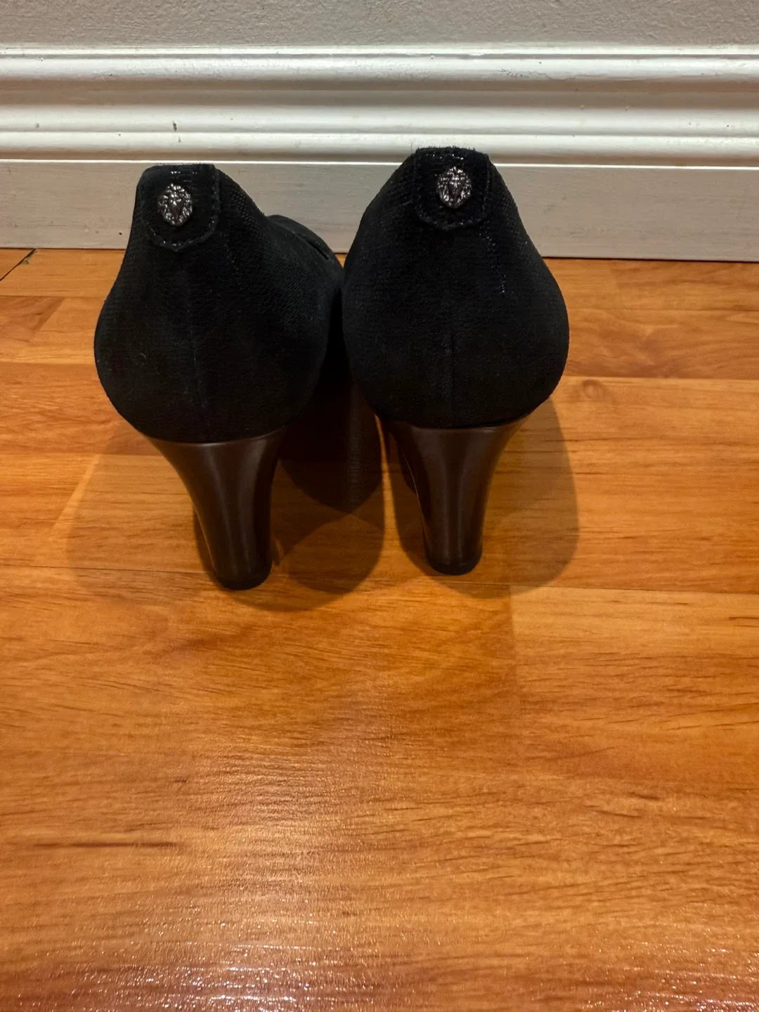 Women’s Black Heels image indicator(2)