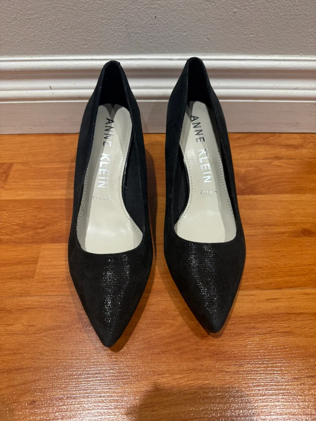 Women’s Black Heels thumbnail