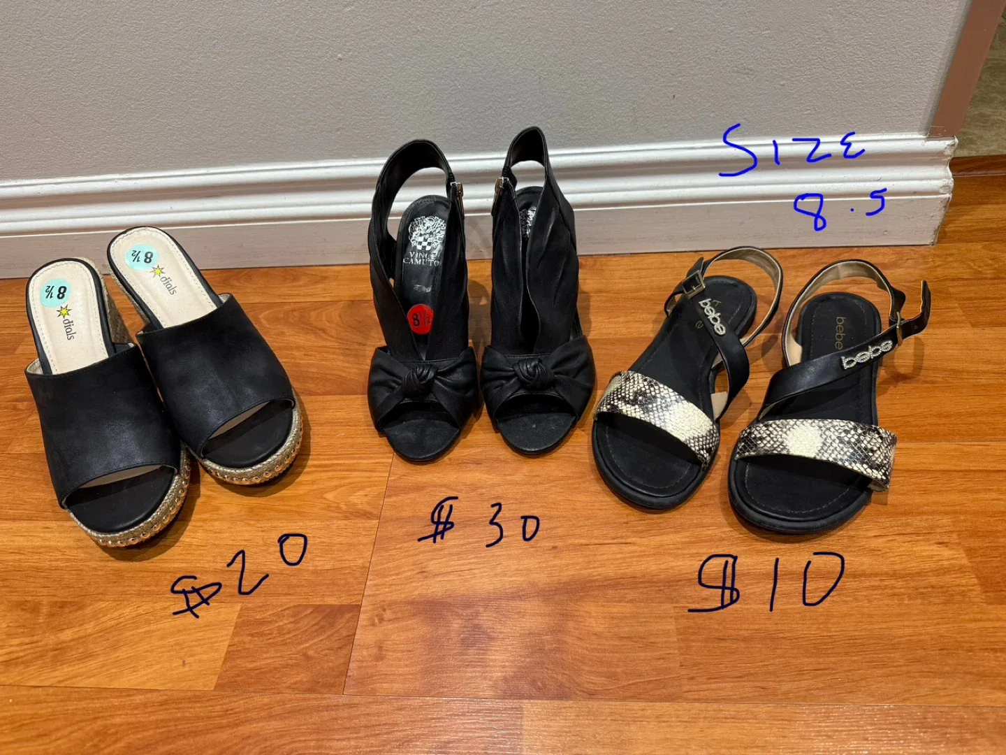 variety of women’s shoes image indicator(2)