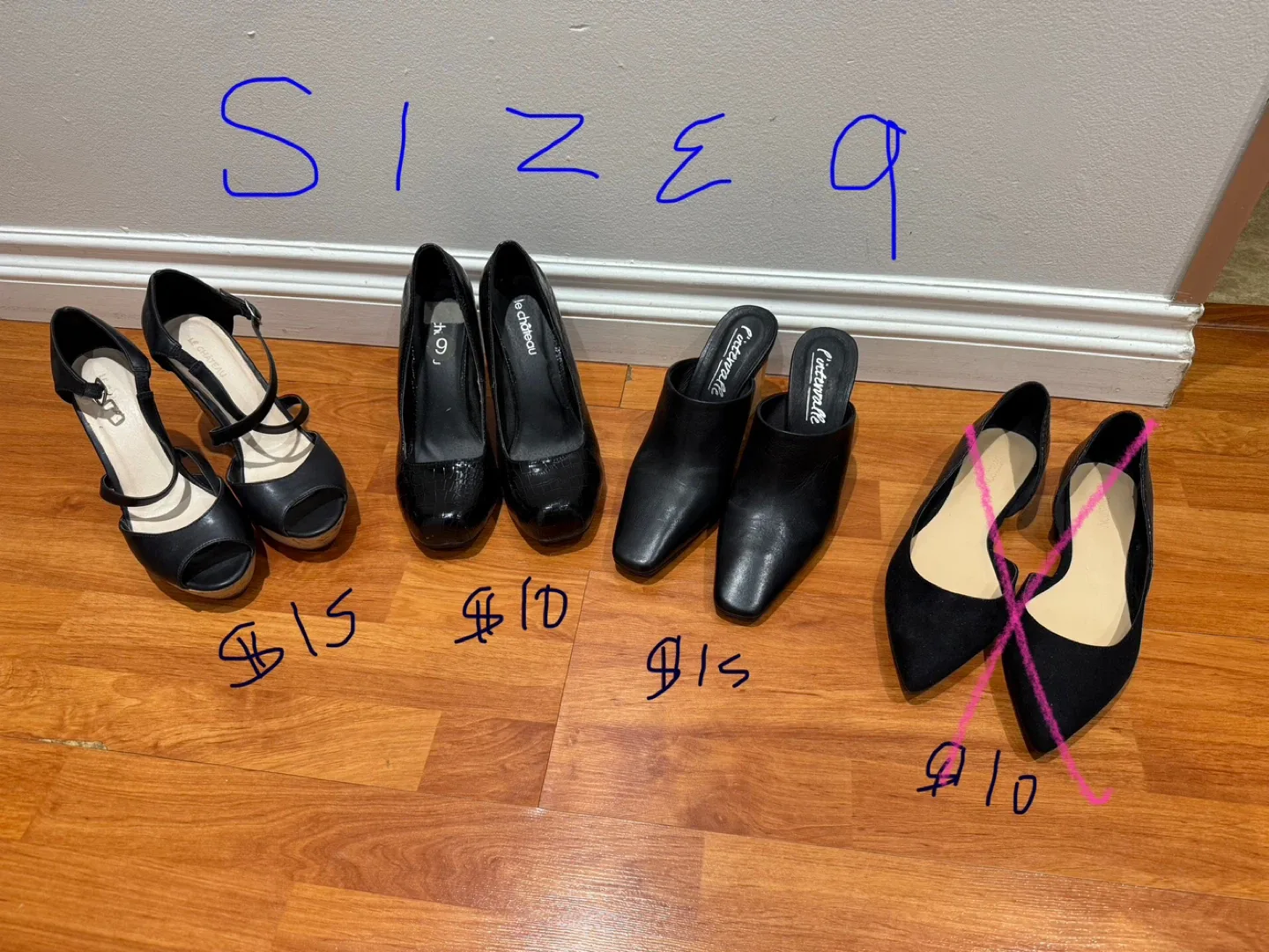 variety of women’s shoes image indicator(3)