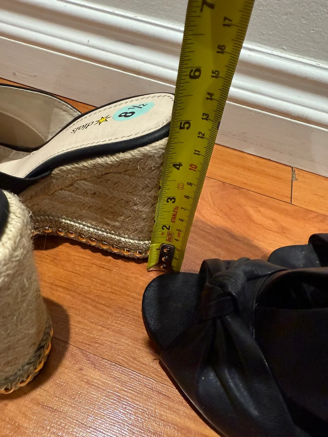 variety of women’s shoes image indicator(5)