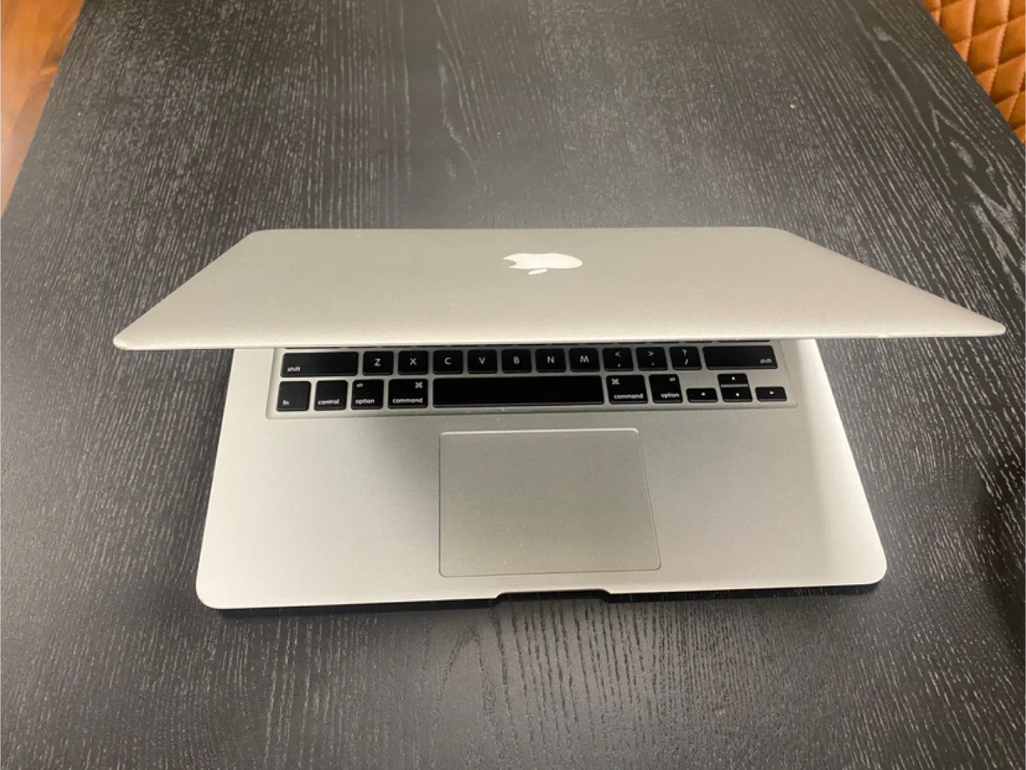 MacBook Air (13-inch, 2017) image indicator(5)