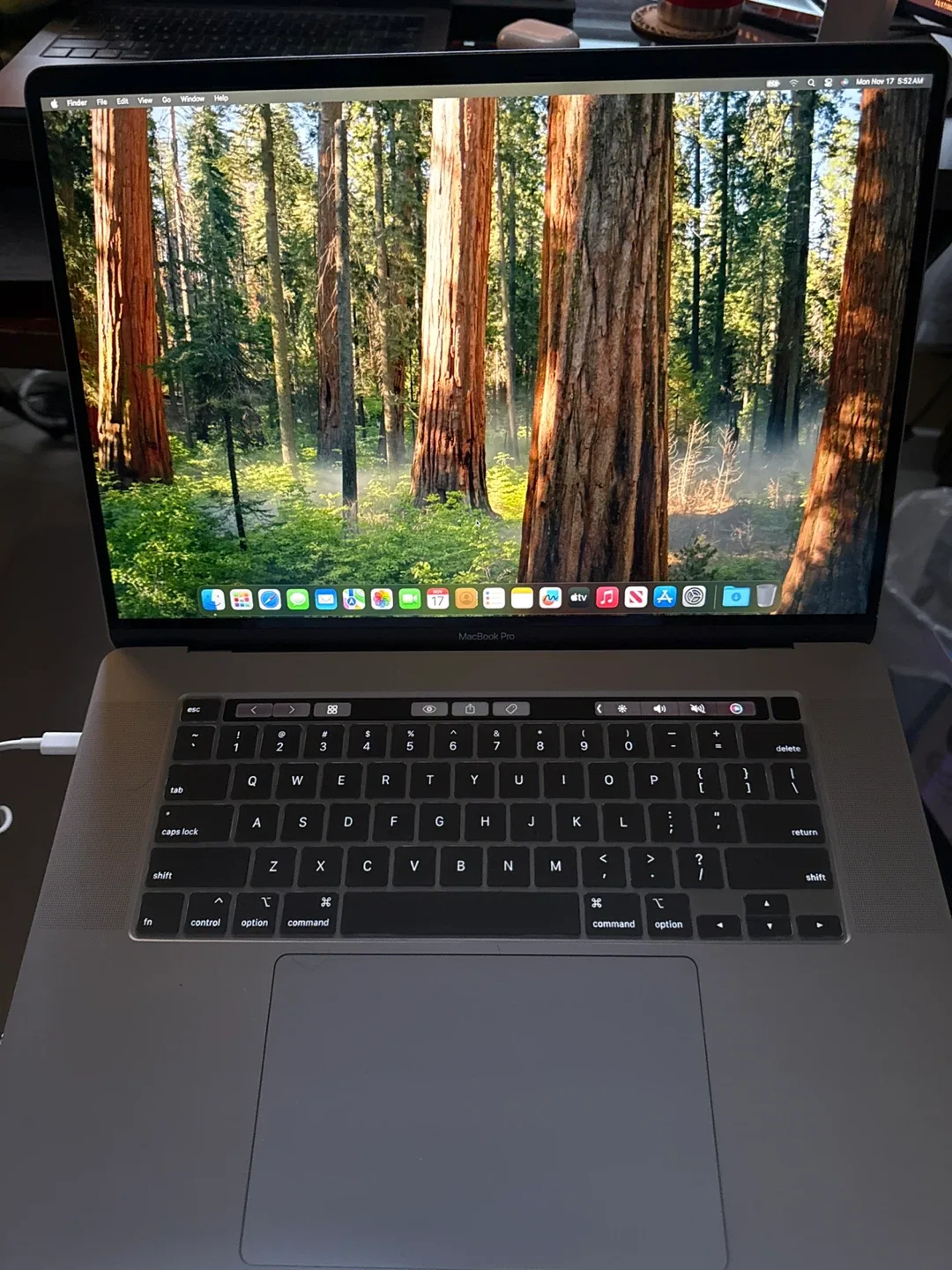 MacBook Pro 16-inch, 2019 image indicator(6)
