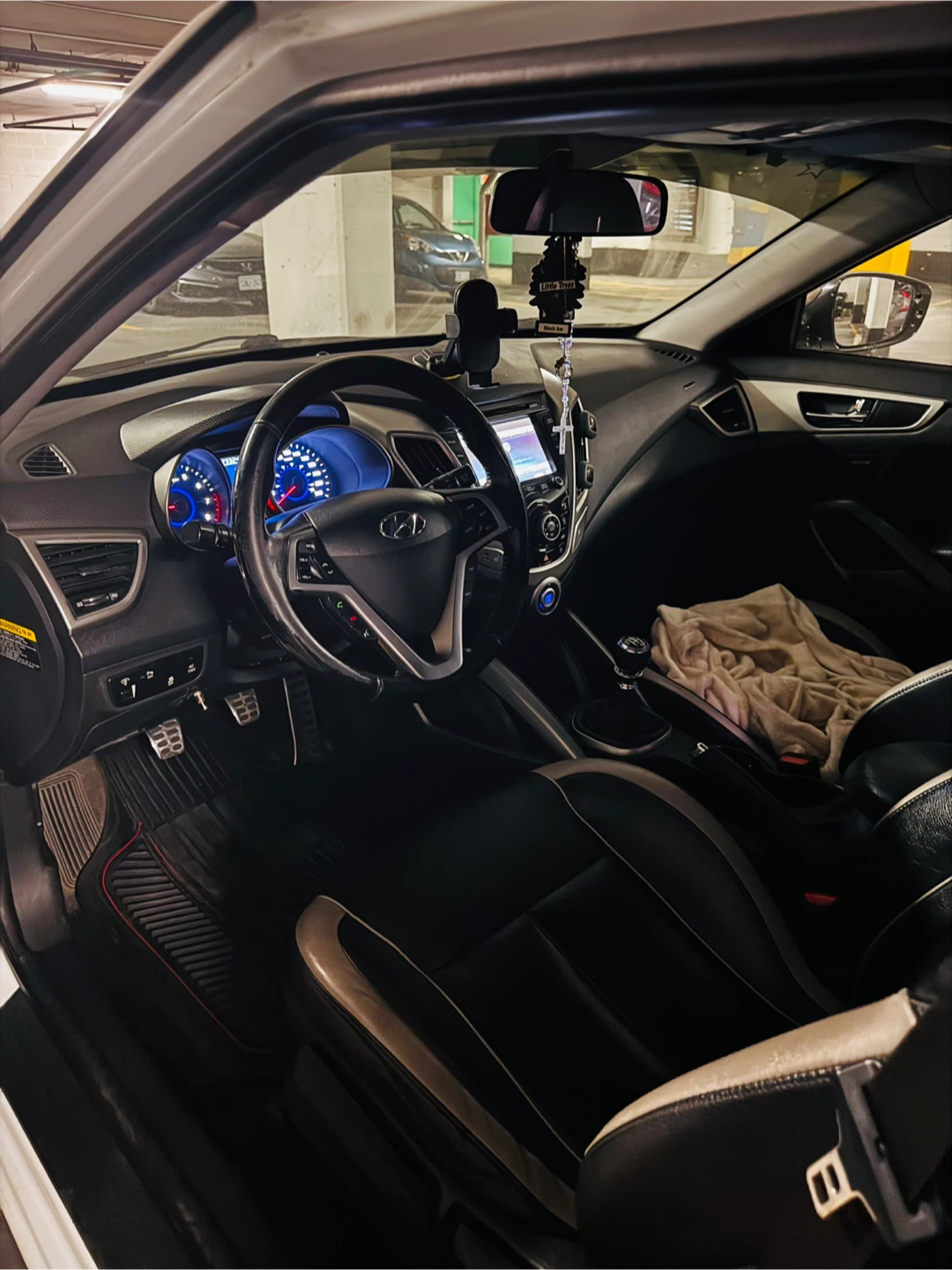 Hyundai Veloster - photo 4