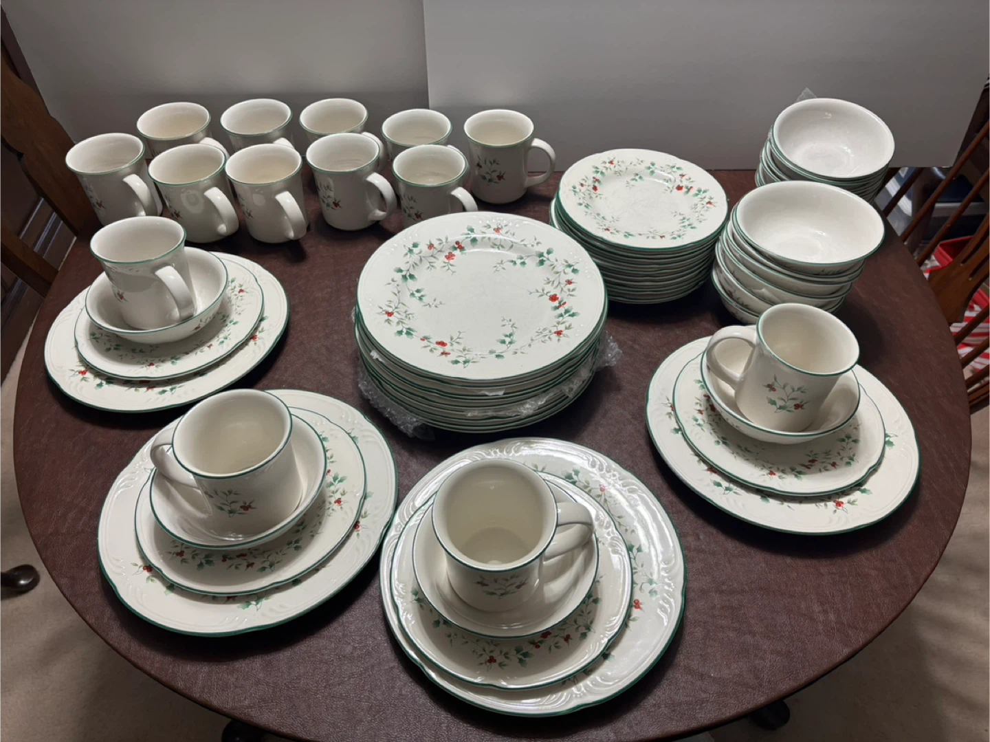 Vintage Holly Berry Dinnerware Set - photo 5