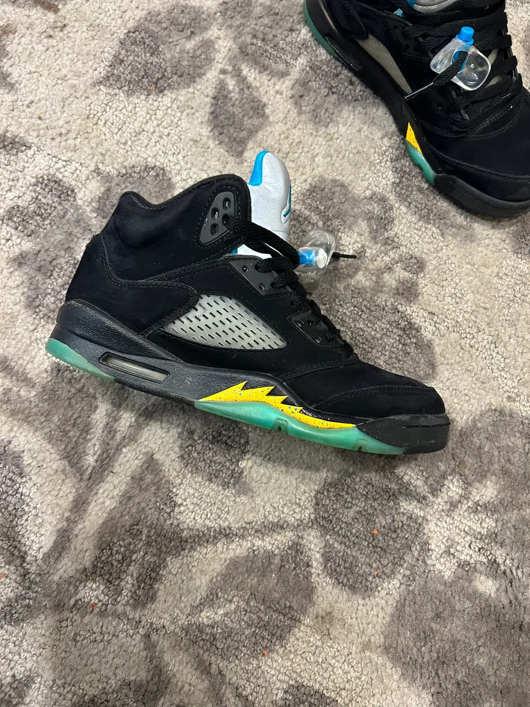 Air Jordan 5 Retro Anthracite image indicator(2)