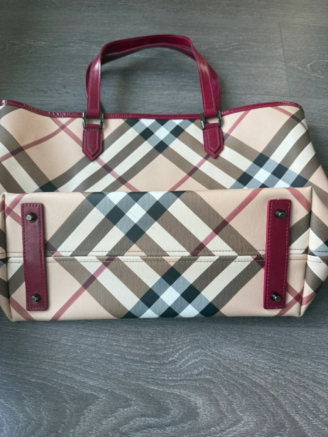 Burberry Nova Check Tote Bag with Matching Pouch image indicator(2)