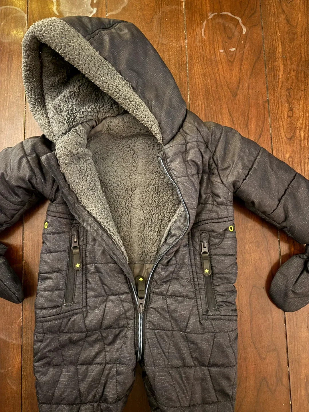 Baby Onesies, Vests, and Snowsuits image indicator(2)