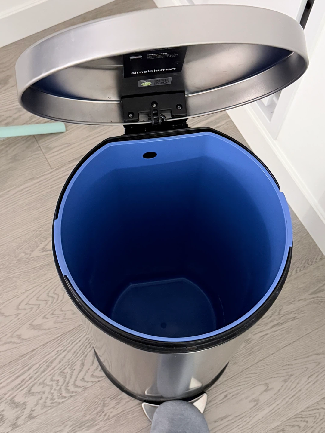 simplehuman 30 Liter / 8 Gallon Step Trash Can - photo 3