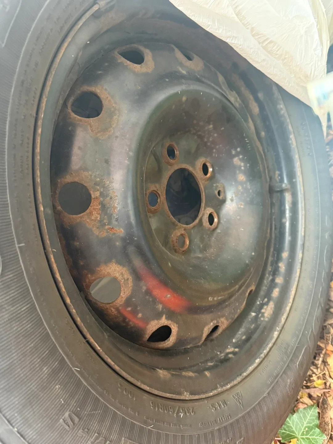 Winter Tires - 235/60R16 image indicator(3)