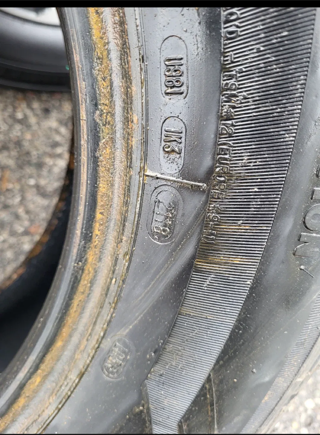 235 65 17 (2) Cooper Evolution Winter Tires 235/65R17 image indicator(3)