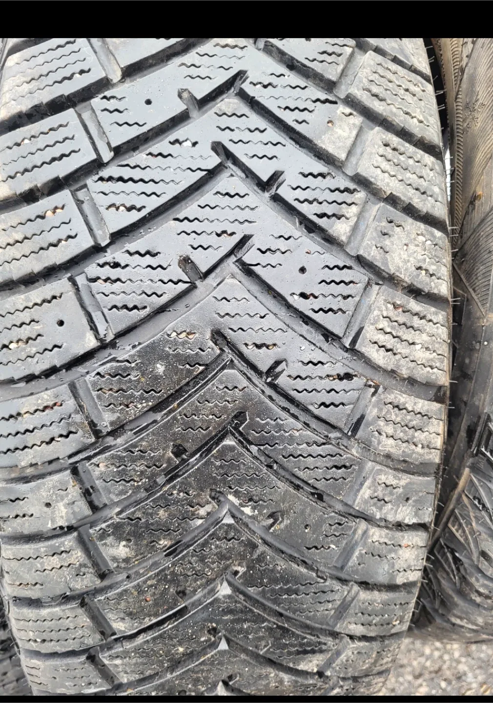 235 65 17 (2) Cooper Evolution Winter Tires 235/65R17 image indicator(5)